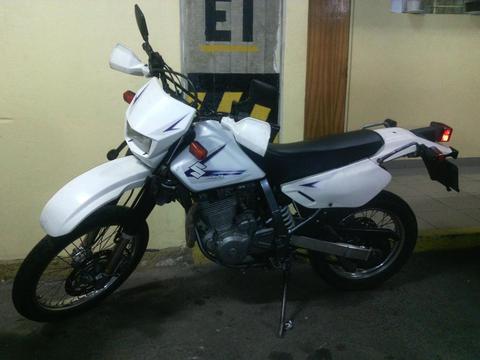 Suzuki Dr650 2011