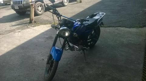 VENDO MOTO BERA 200