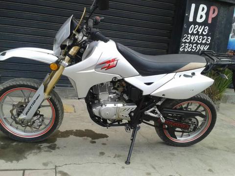 Moto Suzuky hj 200 2014