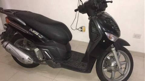 SE VENDE MOTO OUTLOOK EMPIRE AUTOMÁTICA AÑO 2013 EN EXCELENTES CONDICIONES