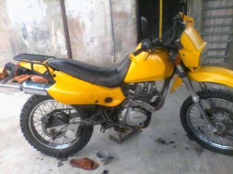 vendo moto indianapoli en buenas condiones.motor 200