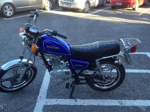 Moto Suzuki GN 125