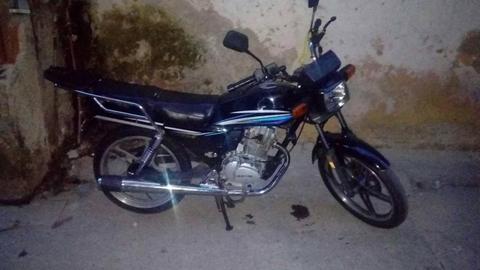 se vende moto empire