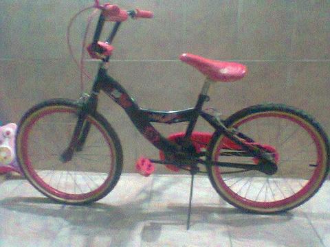 Vendo linda bicicleta BARBIE poco uso COMO nueva