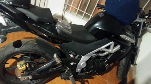 Moto Um200