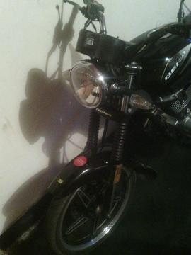 SE VENDE MOTO BERA COMO NUEVA