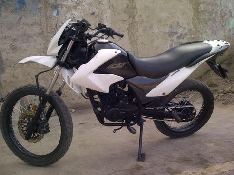 VENDO O CAMBIO MI MOTO DT BERA