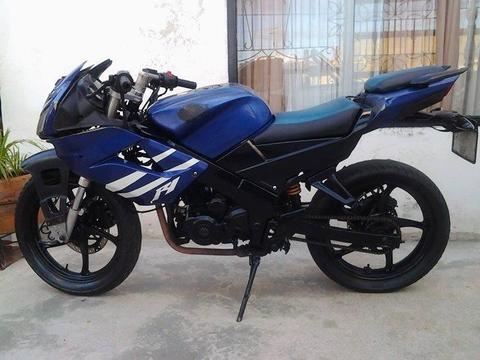 vendo moto R1 bera del 2012 único dueño a toda prueba motor recién echo