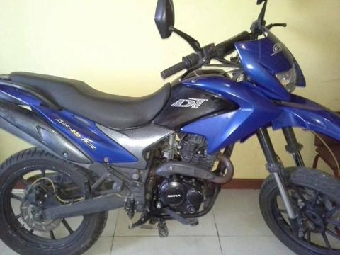 Vendo moto DT 200 AÑO 2014