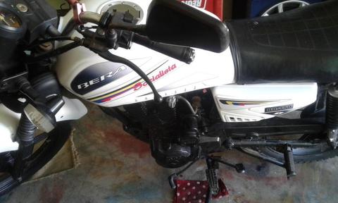 APROVECHE OFERTA UBICADA EN CUMANA VENDO MOTO BERA 2007 LOS 2 CAUCHO CASI NUEVOS