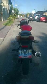 Moto Um 2014