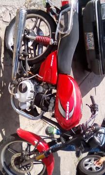 vendo bera 200 2013 , la moto posee su titulo y fina de motor