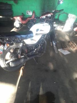 vendo moto UM, en excelentes condiciones.. verla es comprarla aproveche!!