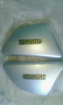 Tapas Laterales de Suzuki Gn 125 Gris