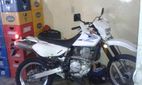 SUZUKI DR 650 2010