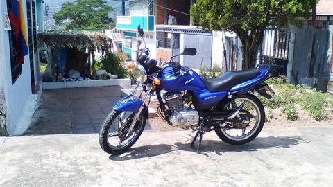 SE VENDE MOTO SUZUKI EN125 2011