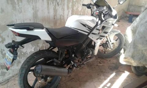 se vende bera r1 2015 por motivo de viaje
