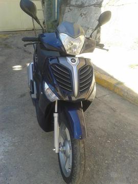 se vende moto 2013