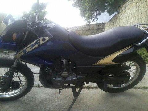 SE VENDE MOTO TX AÑO 2011