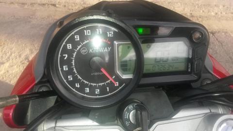 Vendo moto spedd 200 año 2014 en perfecto estado con titulo