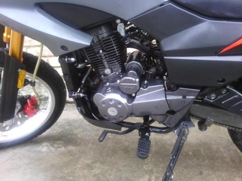 MOTO TX AÑO 2013 SOLO 6800 KILOMETROS ORIGINALES VENDO O CAMBIO