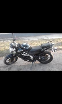 se vende moto um año 2015