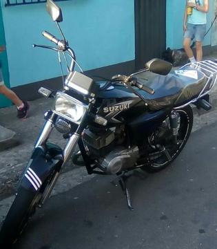 SE VENDE MOTO SUZUKI