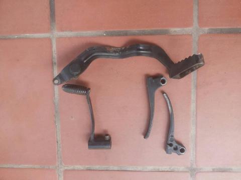 PATA O PEDAL DE FRENO Y MANILLAS TX 200