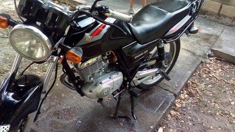 moto suzuki modelo EN 125
