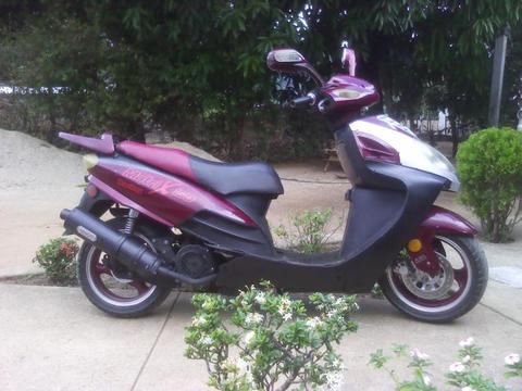 VENDO MOTO MATRIX AÑO 2006, ACEPTO CAMBIOS RAZONABLES