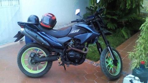 Moto bera Dt200