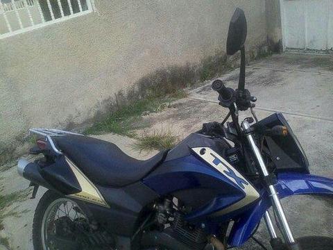 SE VENDE MOTO TX AÑO 2011