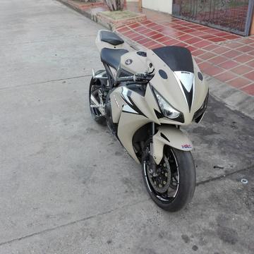 Cbr 1000 2012 Gsx R1 Yamaha R6 Benelli