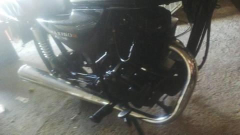 se vendo moto um max 150 en buen stado