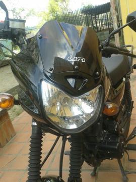 Moto Um 150 Año 2013