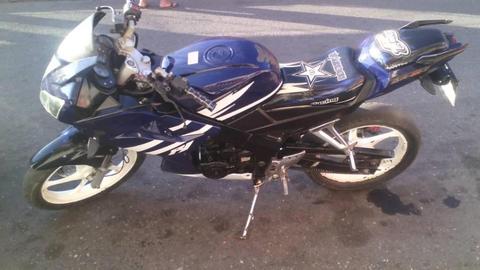 vendo moto bera R1