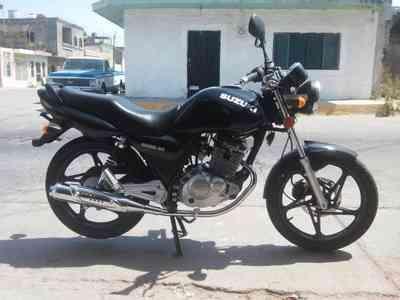 Vendo moto suzuki EN125 año 2013 color negro unico dueño en perfecto estado