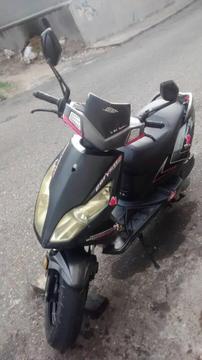 VENDO MOTO CORVETTE AÑO 2013