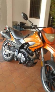 EN VENTA MOTO TX 200 PERFECTO ESTADO POCO USO