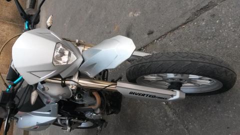 Se vende moto HJ 200