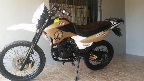 moto UM DSR 200CC