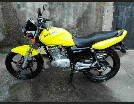 Vendo Mi Suzuki EN 125 amarilla en excelentes condiciones