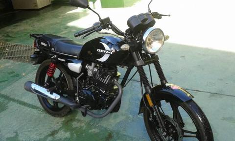 SE VENDE MOTO BERA 200