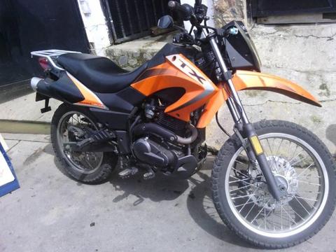 SE VENDE MOTO TX AÑO 2012