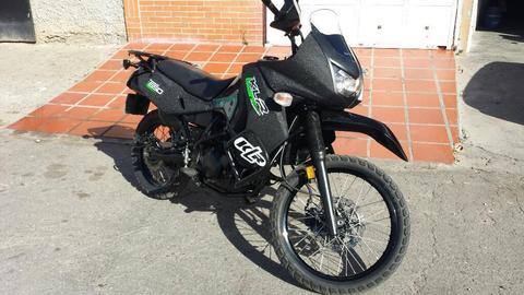 Moto Kawasaki 650. 2013