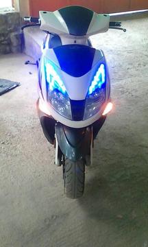 Vendo Moto Scooter Mustan