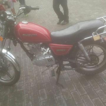 se vende moto GN