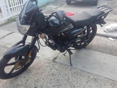 SE VENDE BELLA MOTO MARCA UM MODELO MAX 150 CERO KM AÑO 2015