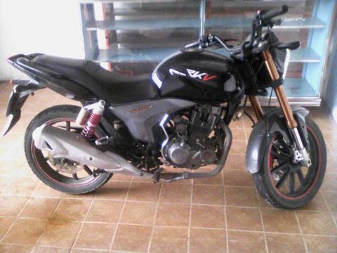 Vendo Moto RKV 200 año 2013