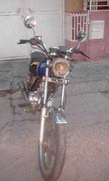 VENDO MI MOTO SUZUKI 2009 AZUL POR MOTIVO DE VIAJE NEGOCIABLE